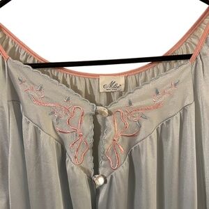 Vintage 70s nylon robe pink embroidered ribbon 2 buttons with pockets